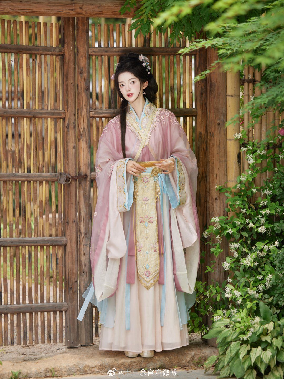 The Intricate Charm of Cheongsams Inner Fish-Tail Skirt The Intricate Charm of Cheongsams Inner Fish-Tail Skirt