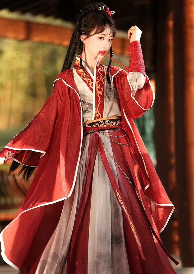 The Splendor of Hanfu Headwear:The Story of the Oversized Flower Ornament The Splendor of Hanfu Headwear:The Story of the Oversized Flower Ornament