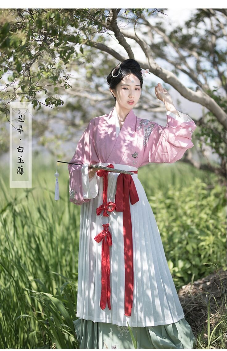 The Enchantment of French Cheongsam Skirts:A Journey Through Elegance and Tradition