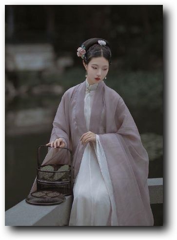 小个子也能穿得出彩,缎面旗袍的魅力与搭配指南 小个子也能穿得出彩,缎面旗袍的魅力与搭配指南