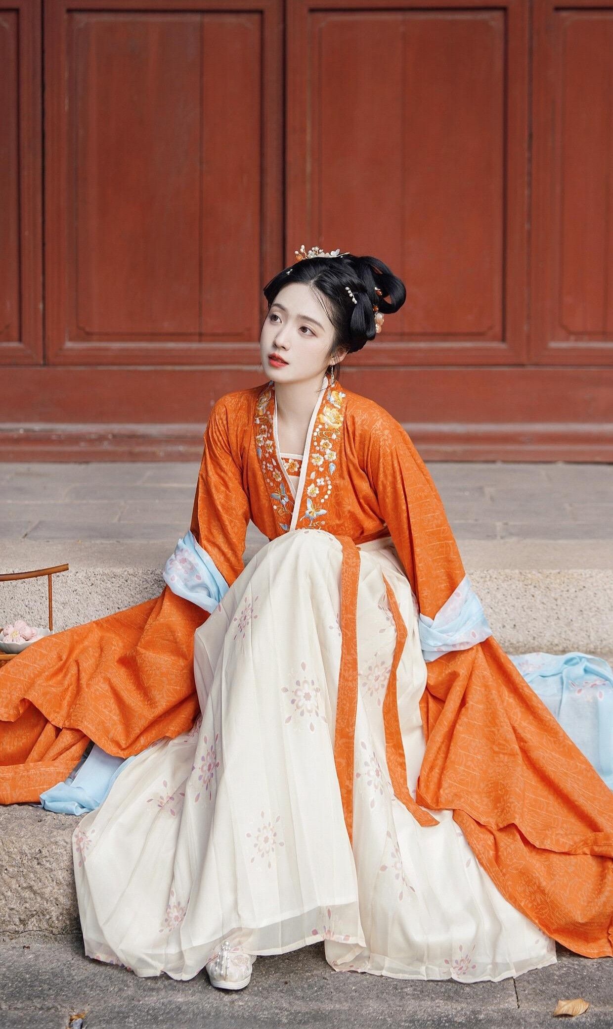 Ethereal Allure of the Foreign-Inspired Hanfu Dance Maids Ethereal Allure of the Foreign-Inspired Hanfu Dance Maids