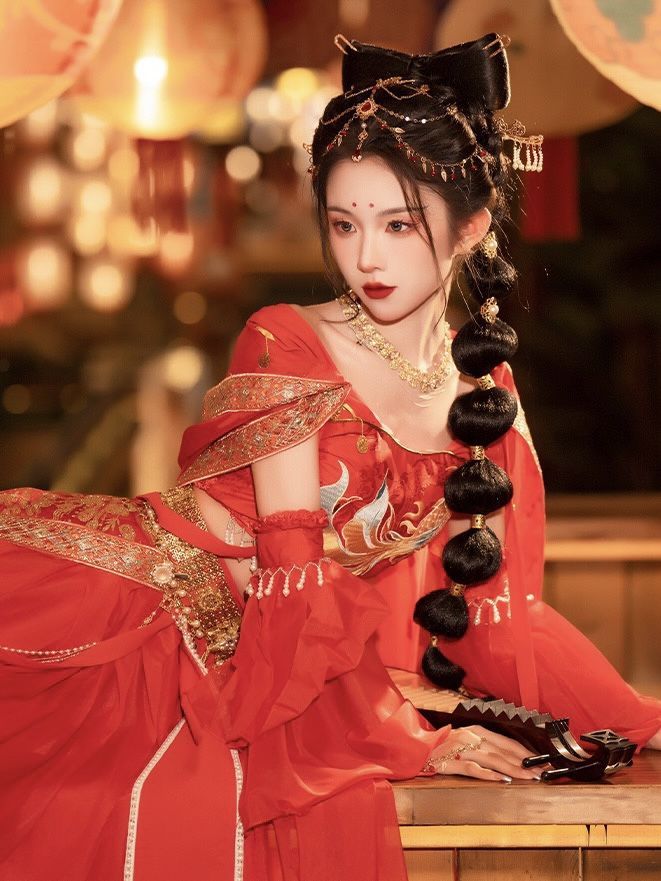 Embracing Tradition:A Qipao-Inspired Clutch Bag Embracing Tradition:A Qipao-Inspired Clutch Bag