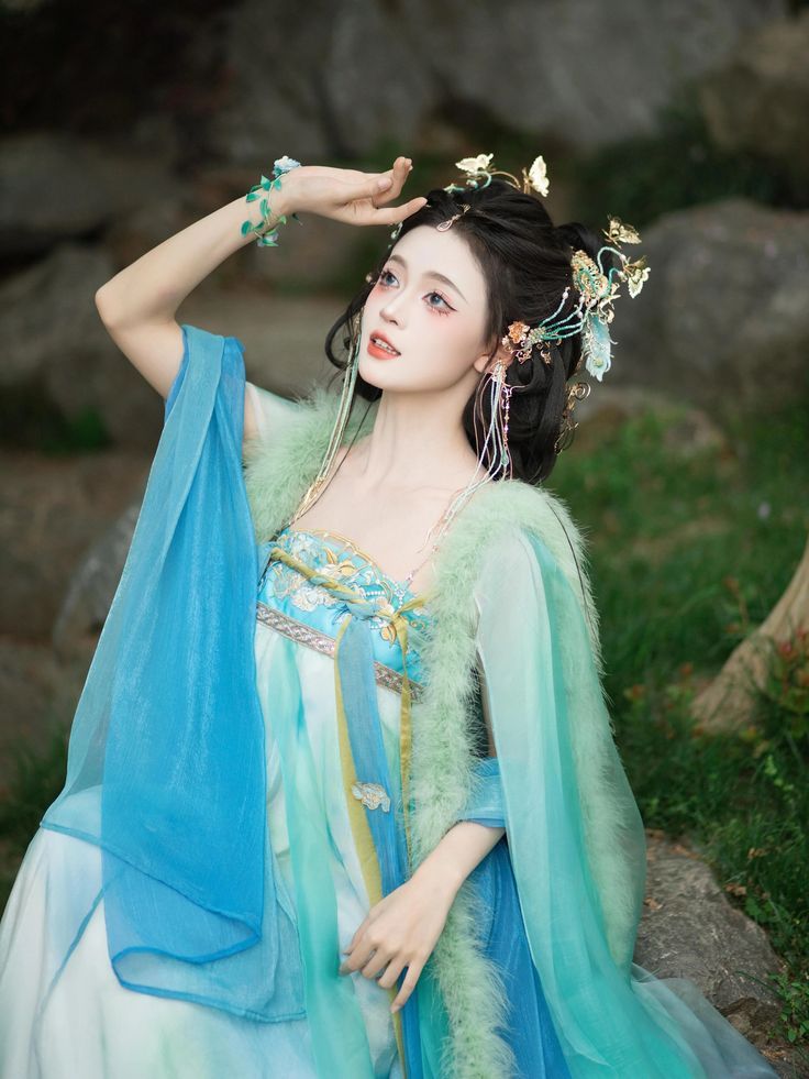 Shanghai Dengdeng Fashion:Qipao Style Takes Over Douyin TikTok) Shanghai Dengdeng Fashion:Qipao Style Takes Over Douyin TikTok)