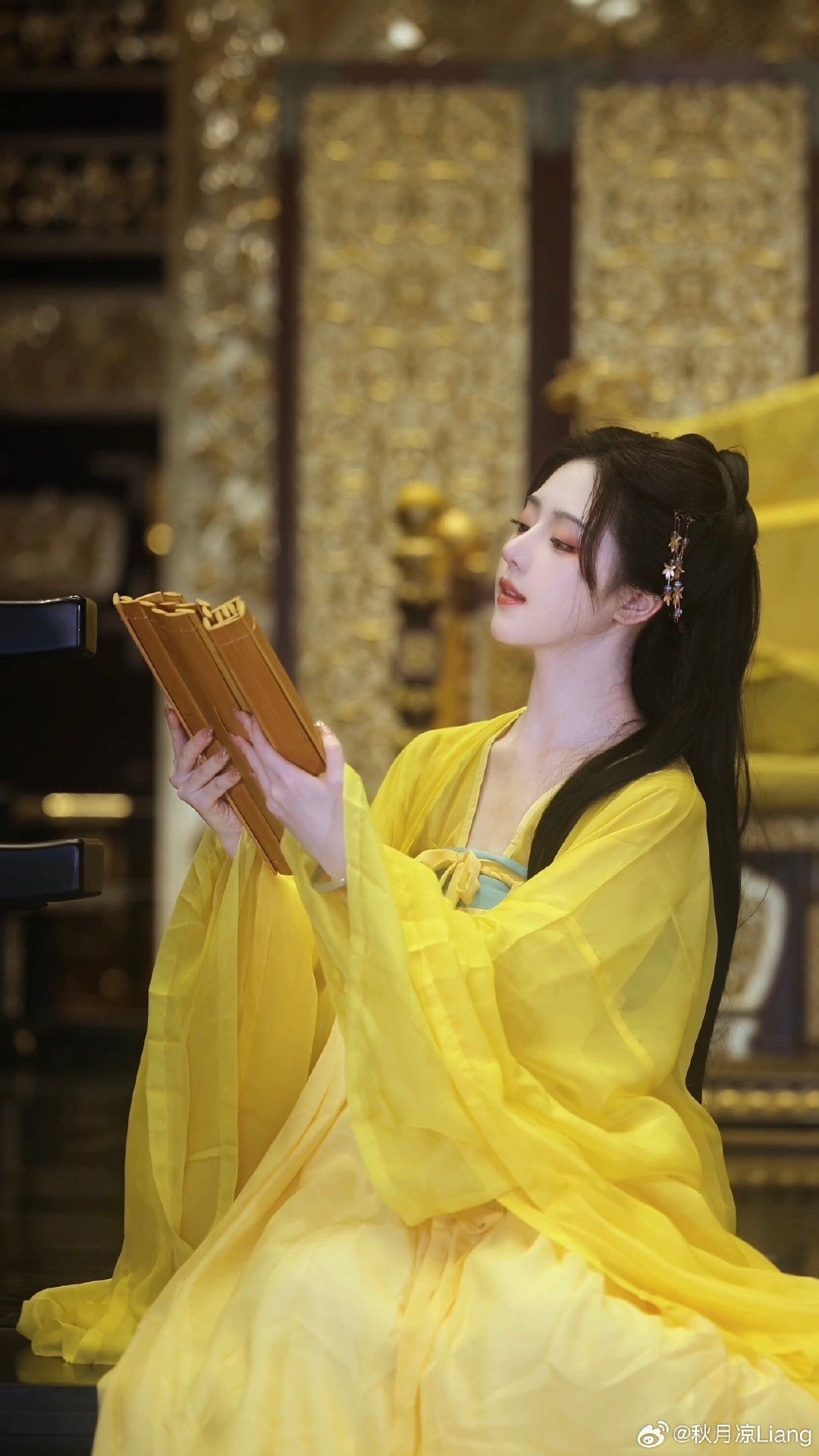 The Revival of Hanfu:Embracing the Cool Breeze of Traditional Chinese Elegance The Revival of Hanfu:Embracing the Cool Breeze of Traditional Chinese Elegance