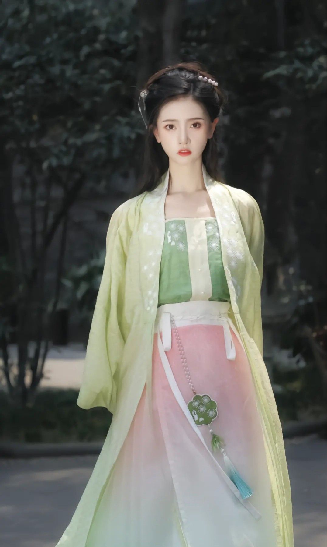Ethereal Beauty of Hanfu in a Womans Form:The Enchanting Journey of Traditional Chinese Attire Ethereal Beauty of Hanfu in a Womans Form:The Enchanting Journey of Traditional Chinese Attire