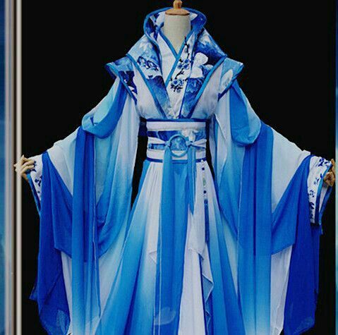 Winter-Style Hanfu Cape with Extended Length:A Closer Look Winter-Style Hanfu Cape with Extended Length:A Closer Look