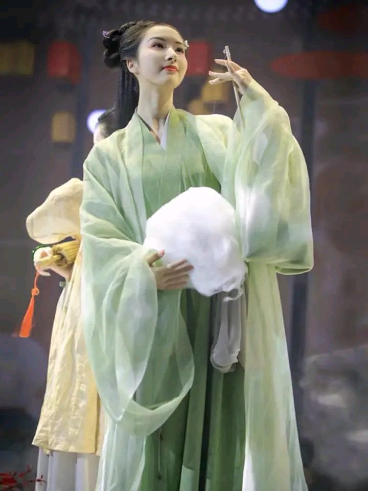 Hangzhou Silk Cheongsam Direct from the Manufacturer Hangzhou Silk Cheongsam Direct from the Manufacturer