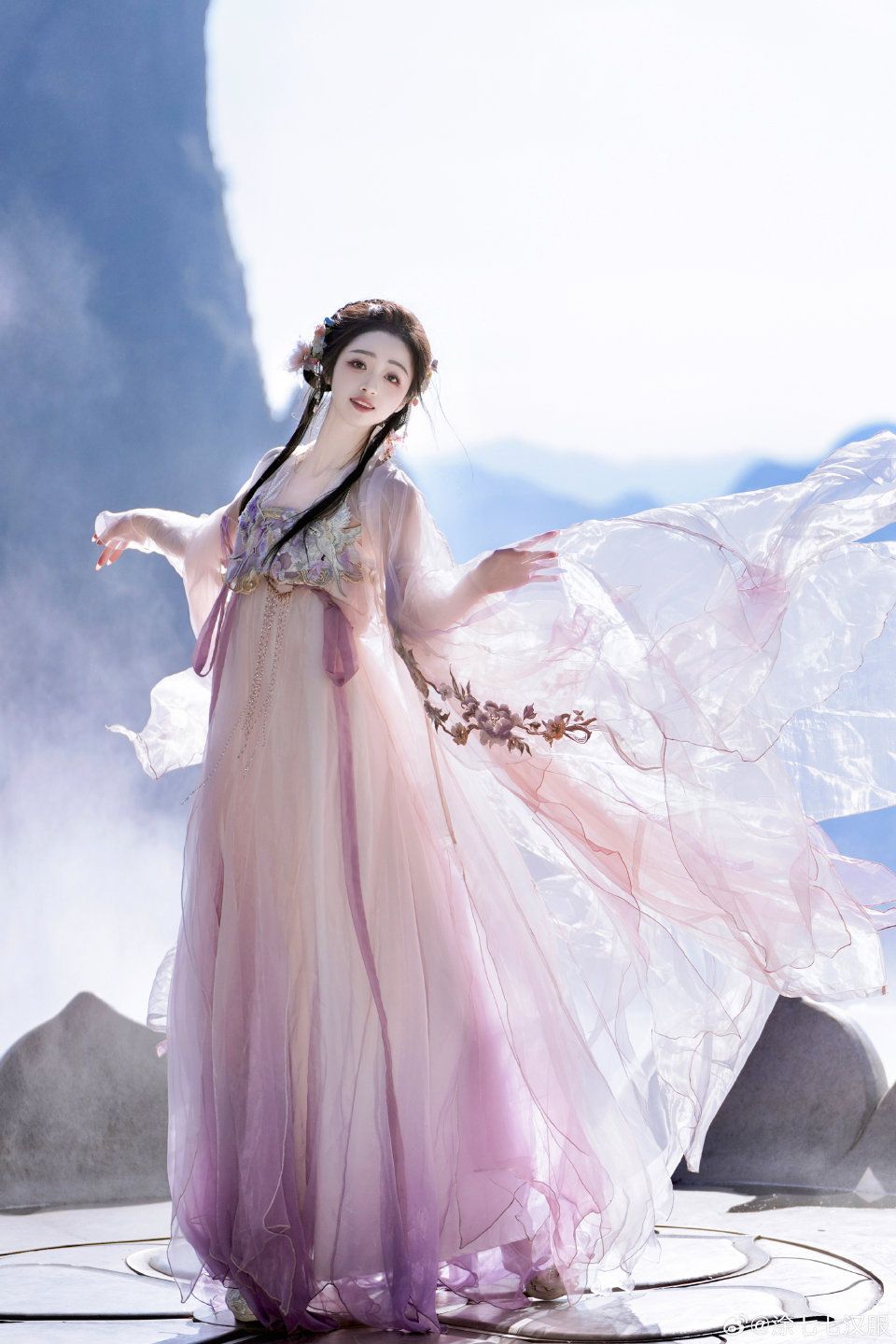 Enhanced Modernization of Traditional Hanfu for Young Girls:A Fashion Evolution Enhanced Modernization of Traditional Hanfu for Young Girls:A Fashion Evolution