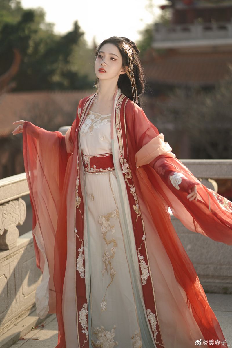 Elevating Elegance:A Blue Journey into Traditional Hanfu Shoes Elevating Elegance:A Blue Journey into Traditional Hanfu Shoes