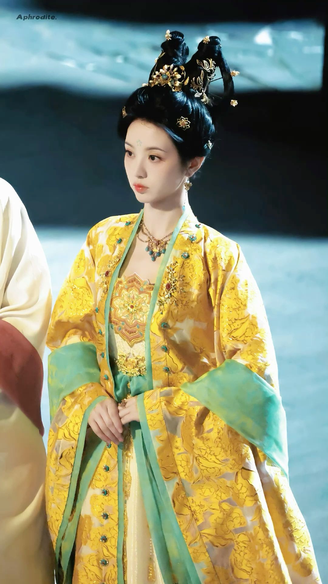 Earring-Free Women in Traditional Hanfu Fashion:The Rise of Ear Clips for耳洞-Free Fashion Statements Earring-Free Women in Traditional Hanfu Fashion:The Rise of Ear Clips for耳洞-Free Fashion Statements