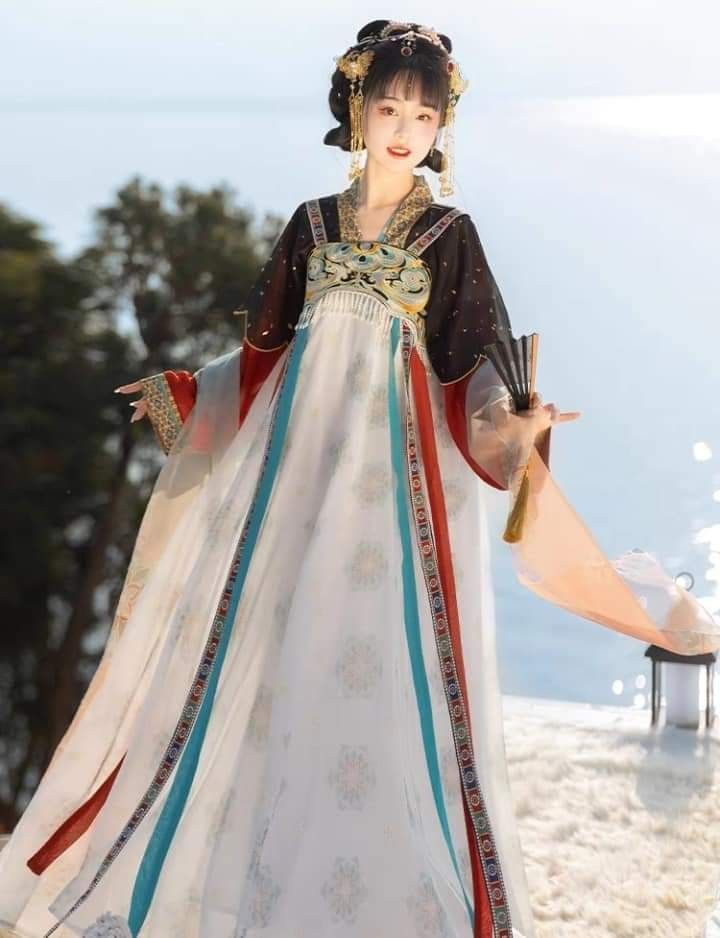 The Elegance of Long-Style Cheongsam:Embodying Traditional Charm with a Modern Fit The Elegance of Long-Style Cheongsam:Embodying Traditional Charm with a Modern Fit