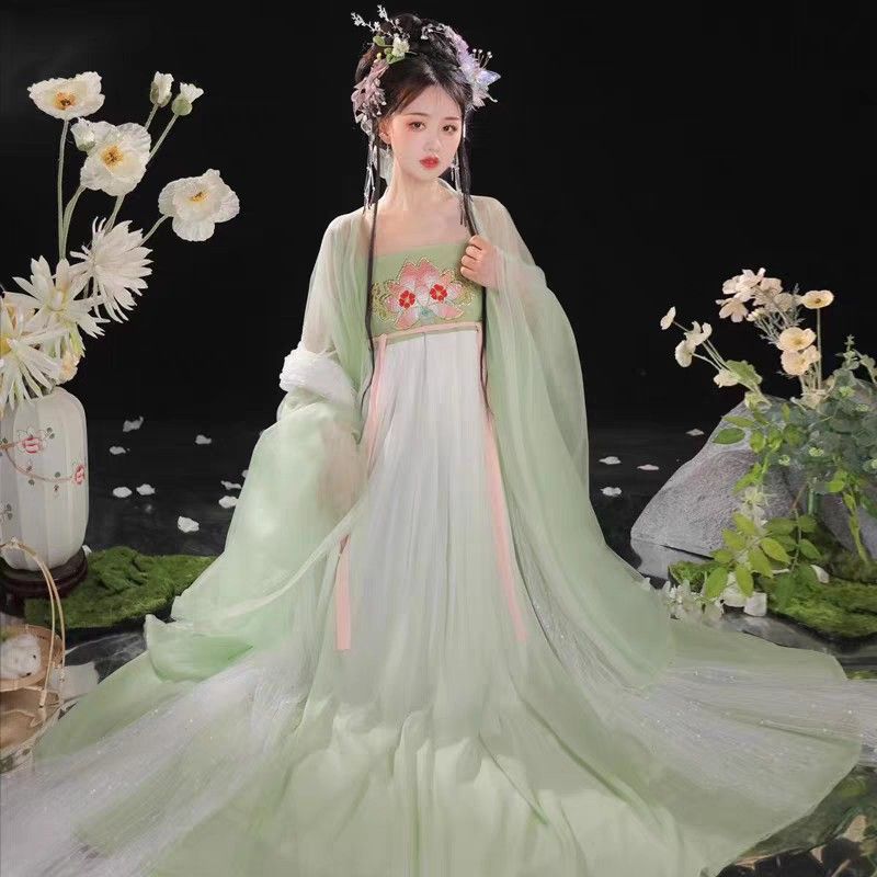 Winter Hanfu Fashion for Women:Traditional Elegance in Modern Attire Winter Hanfu Fashion for Women:Traditional Elegance in Modern Attire