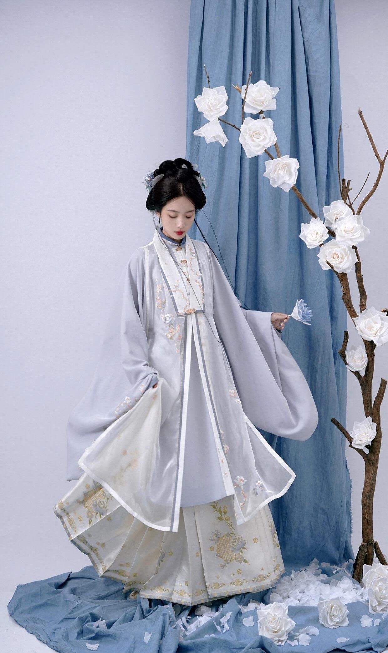 The Elegance of White and Blue Hanfu:Unveiling the Splendor of Traditional Chinese Clothing The Elegance of White and Blue Hanfu:Unveiling the Splendor of Traditional Chinese Clothing