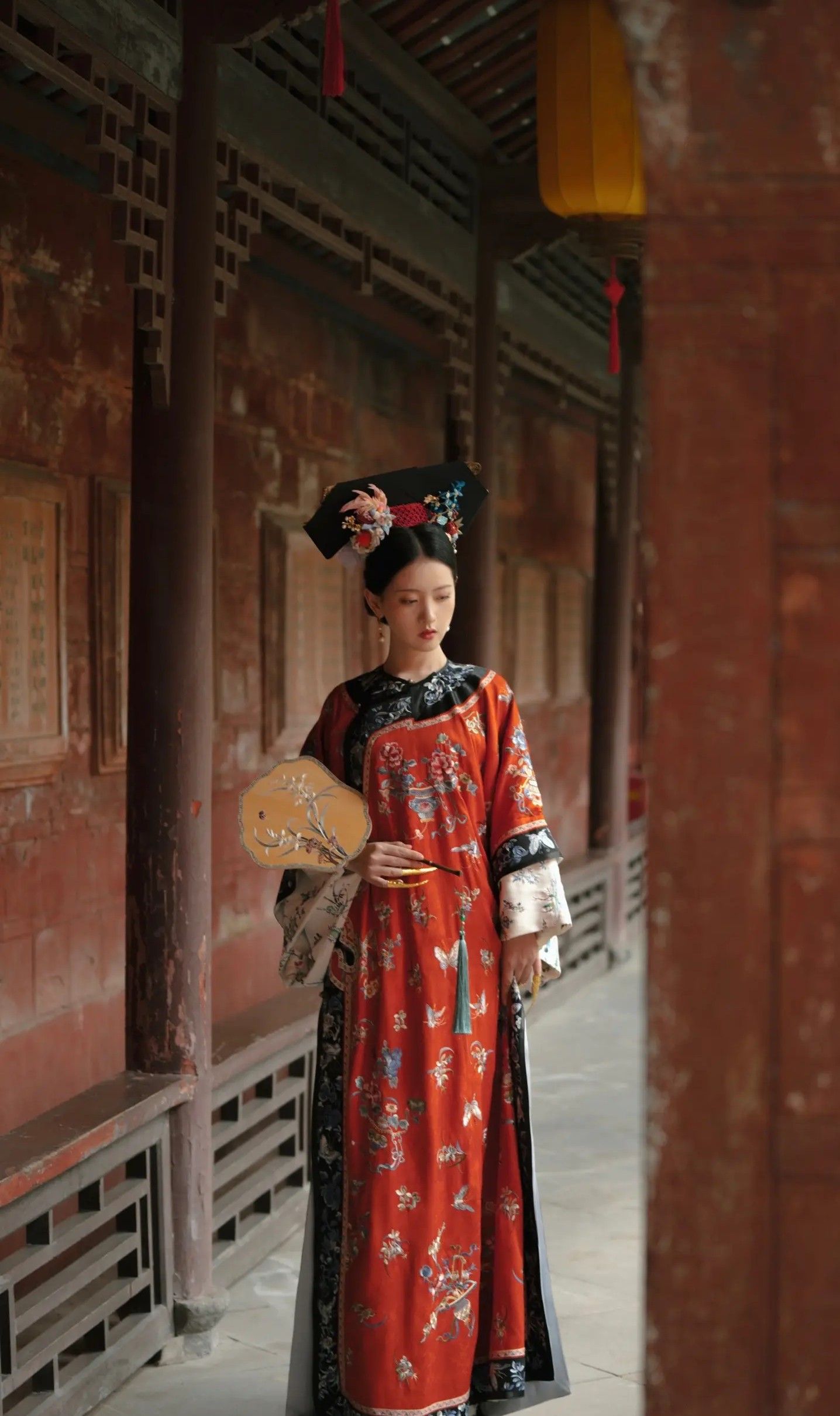 Exploring the Vocabulary of Clothing and Accessories:English and Chinese Fashion Terminology Exploring the Vocabulary of Clothing and Accessories:English and Chinese Fashion Terminology