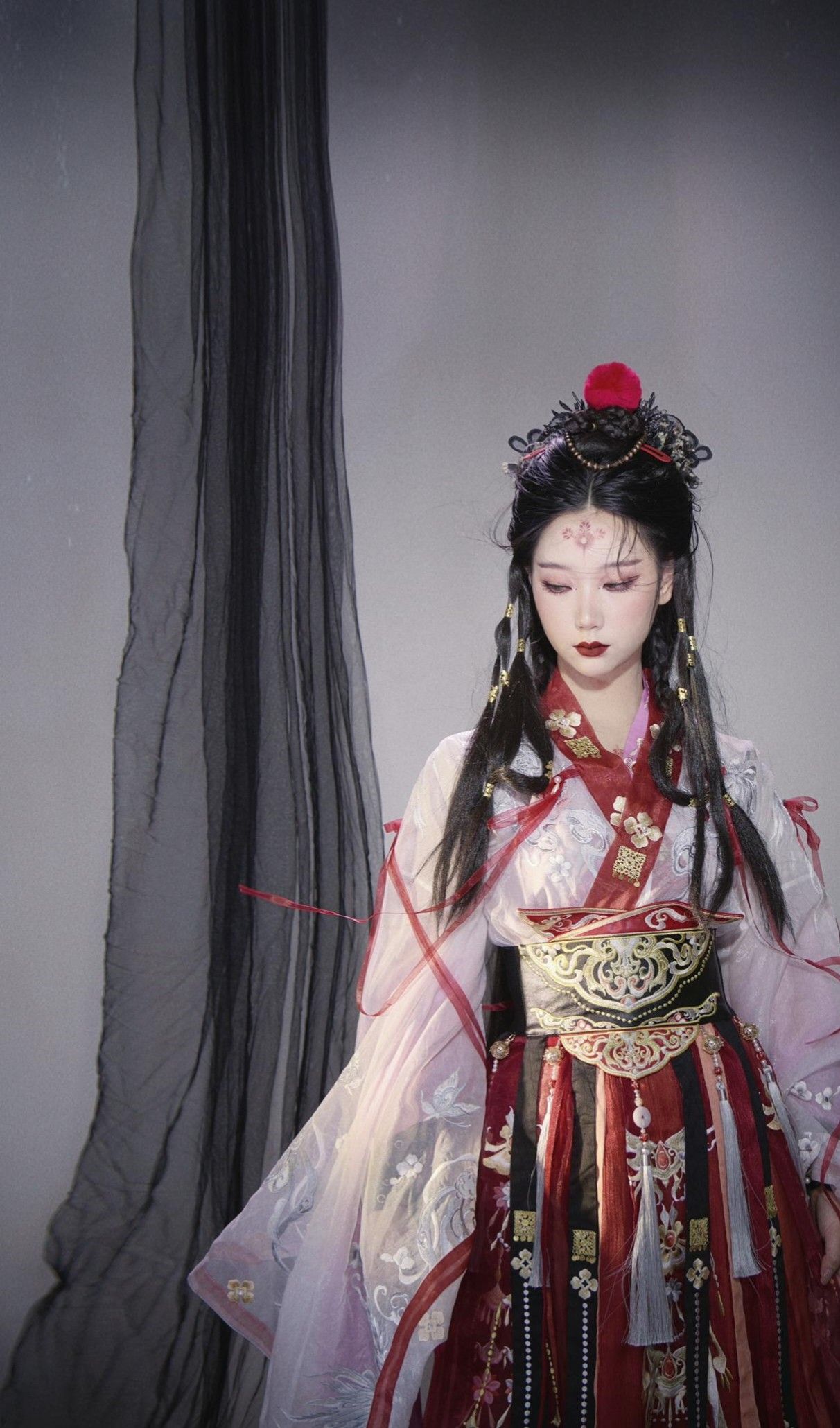 The Allure of Qipao:A Cultural Journey Through Chinese Traditional Dress