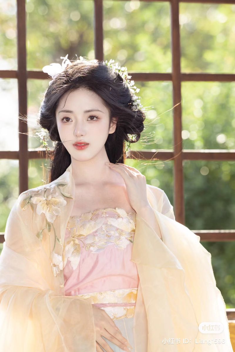 Summer Ethereal Girls Hanfu Fashion:The Enchantment of Little Girls in Traditional Chinese Attire Summer Ethereal Girls Hanfu Fashion:The Enchantment of Little Girls in Traditional Chinese Attire