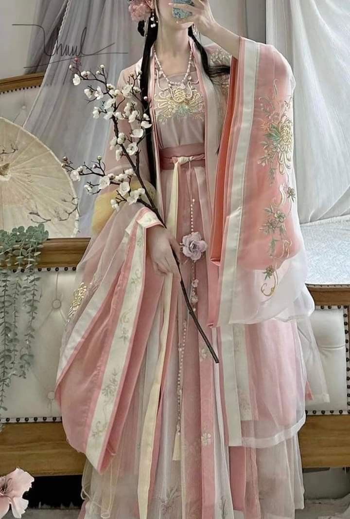 Reimagining the Cheongsam Top:The Evolution of Traditional Elegance in 2023 Reimagining the Cheongsam Top:The Evolution of Traditional Elegance in 2023