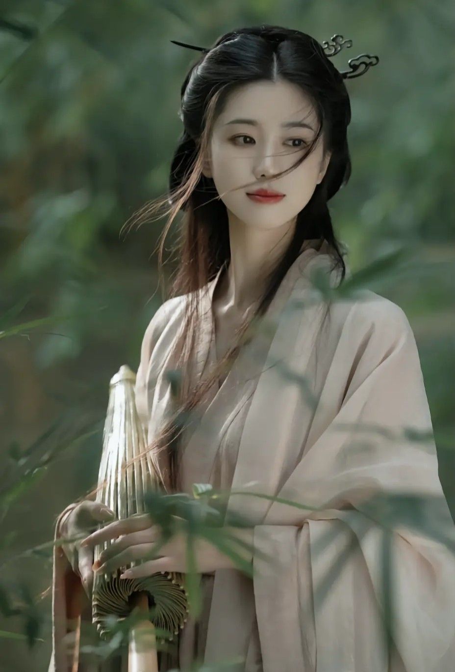 The Legend of the White Snake and the Revival of Hanfu Fashion The Legend of the White Snake and the Revival of Hanfu Fashion