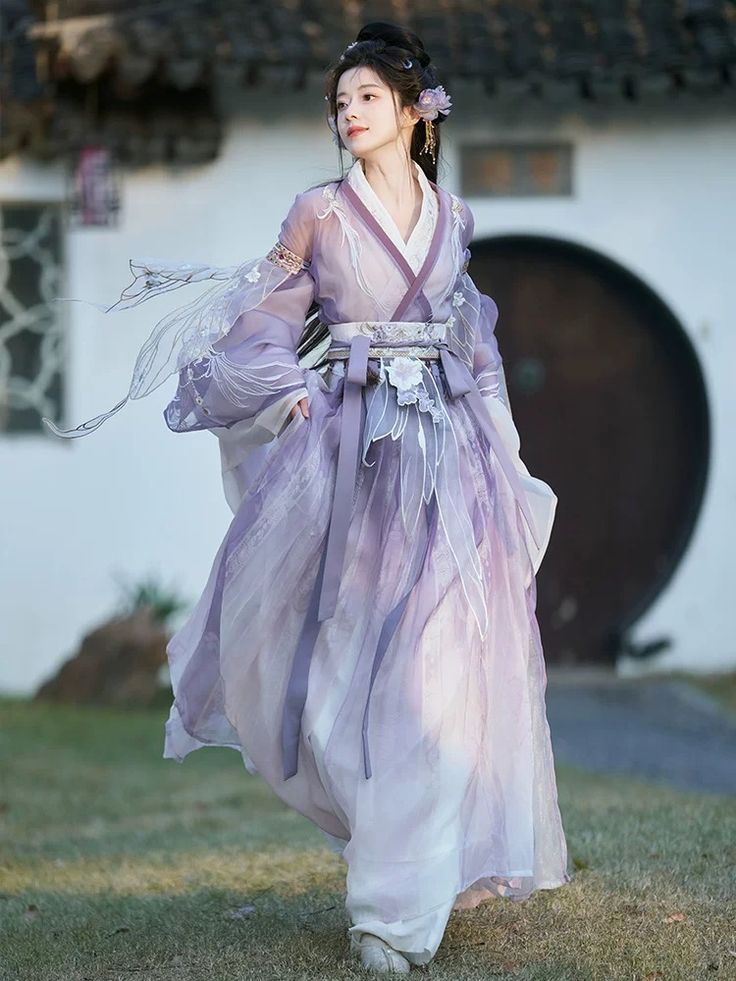 Zhang Xinyus Hanfu Fashion:Exploring the Rise of a Celebrity-Inspired Traditional Chinese Attire Zhang Xinyus Hanfu Fashion:Exploring the Rise of a Celebrity-Inspired Traditional Chinese Attire
