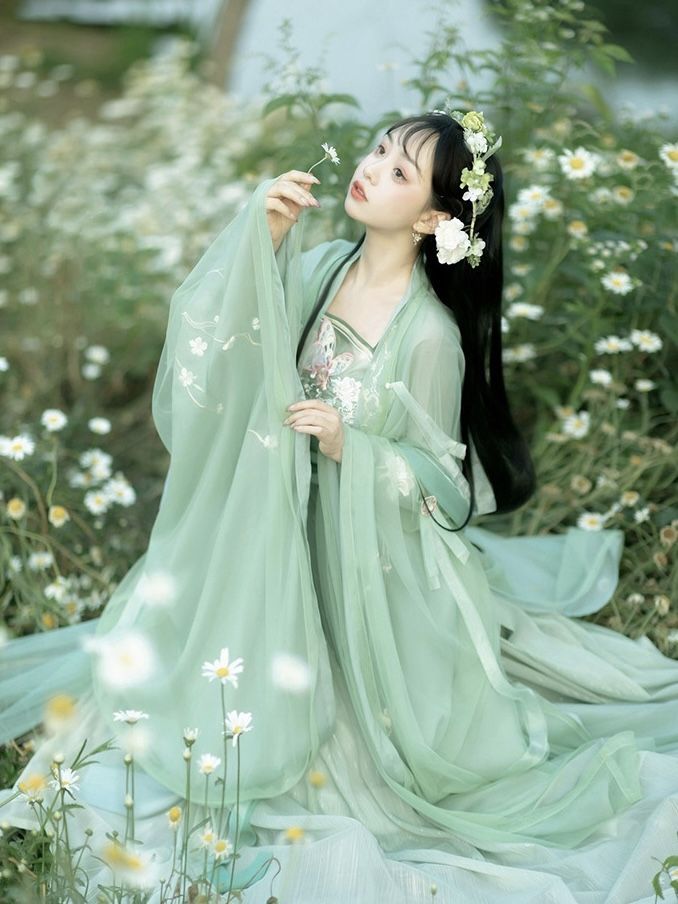 Maternal-Child Love in Fashion:The M亲子马面裙母女装 Story Maternal-Child Love in Fashion:The M亲子马面裙母女装 Story