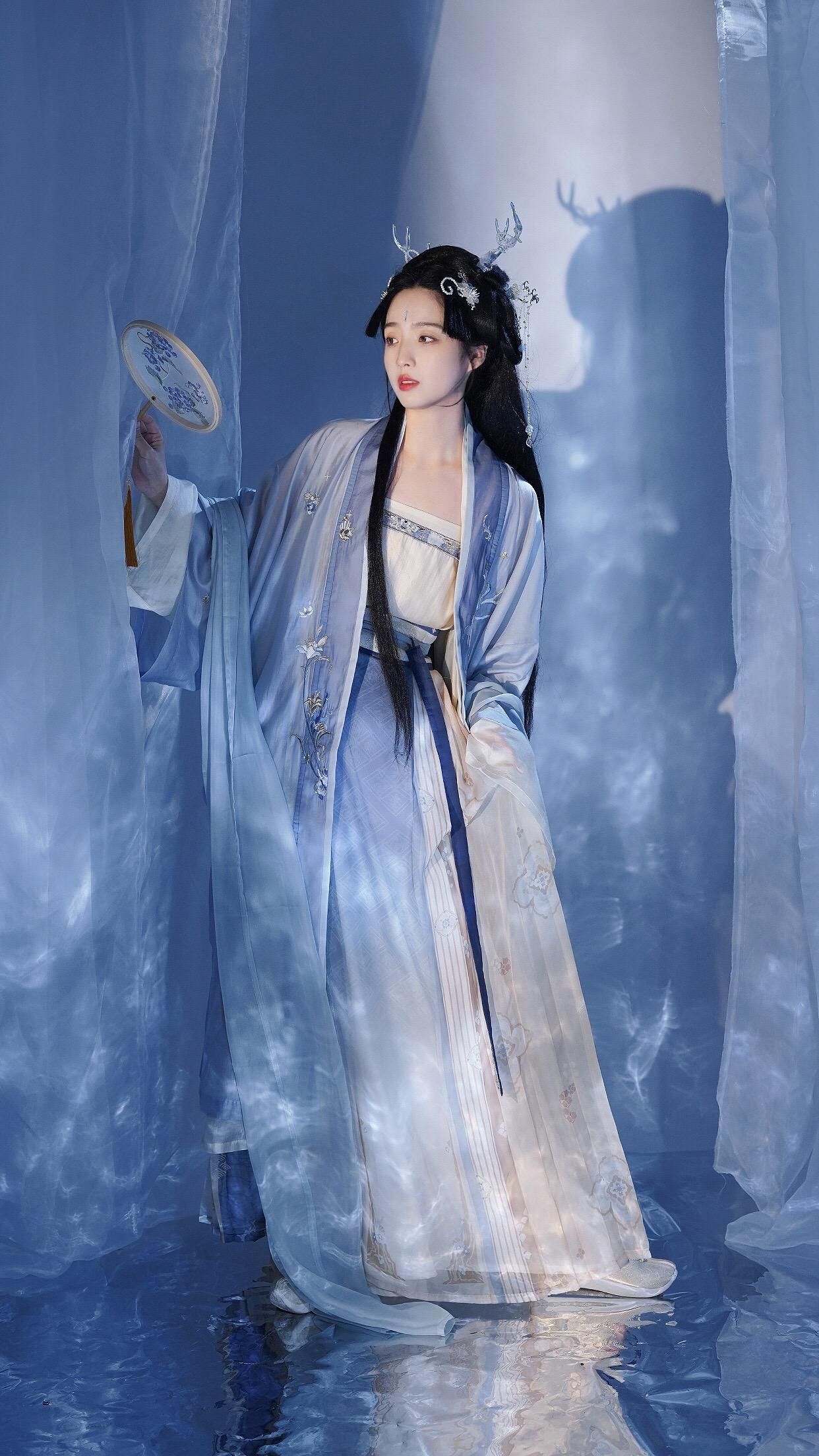Summer Cheongsam with Modern Layering Styles Summer Cheongsam with Modern Layering Styles