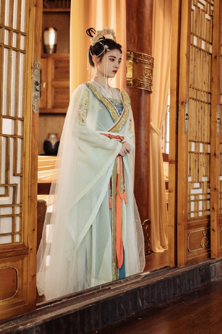 Modern Hanfu Womens Summer Tang-Style Clothing:A Blend of Tradition and Fashion Modern Hanfu Womens Summer Tang-Style Clothing:A Blend of Tradition and Fashion