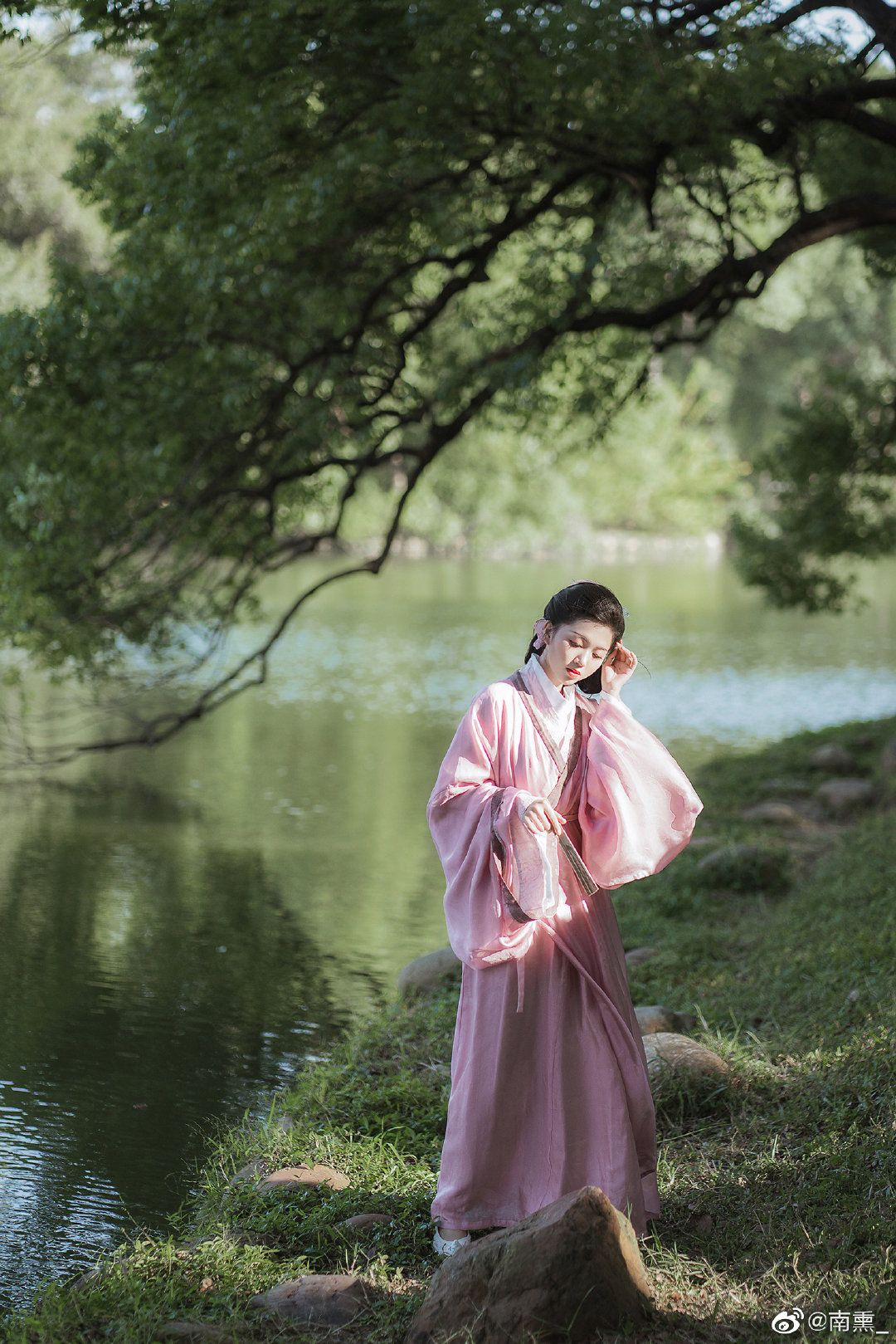 Summer Splendor:The Qianyili Jiangshan Horseback Skirt
