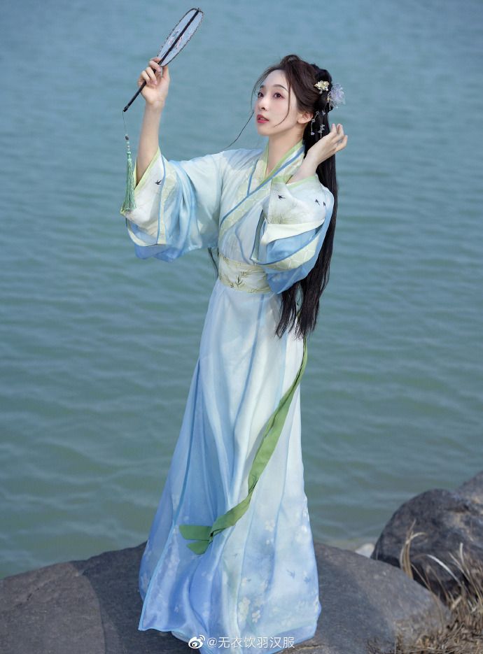 Red Cheongsam for the Exam:A Sign of Success from the Start Red Cheongsam for the Exam:A Sign of Success from the Start