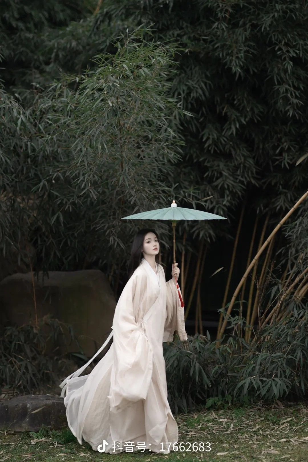 Winter New Chinese-Style Silk Velvet Cheongsam:A Blend of Tradition and Modernity Winter New Chinese-Style Silk Velvet Cheongsam:A Blend of Tradition and Modernity