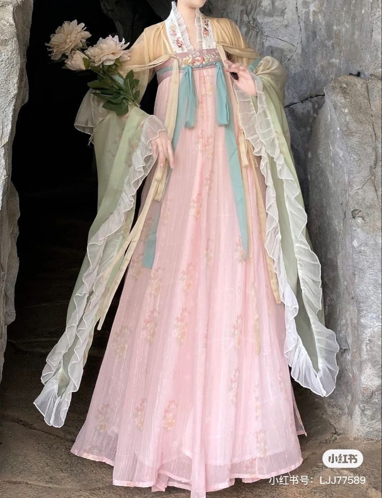 Authentic Ancient Hanfu Fashion for Women:A Glimpse into Traditional Chinese Elegance Authentic Ancient Hanfu Fashion for Women:A Glimpse into Traditional Chinese Elegance