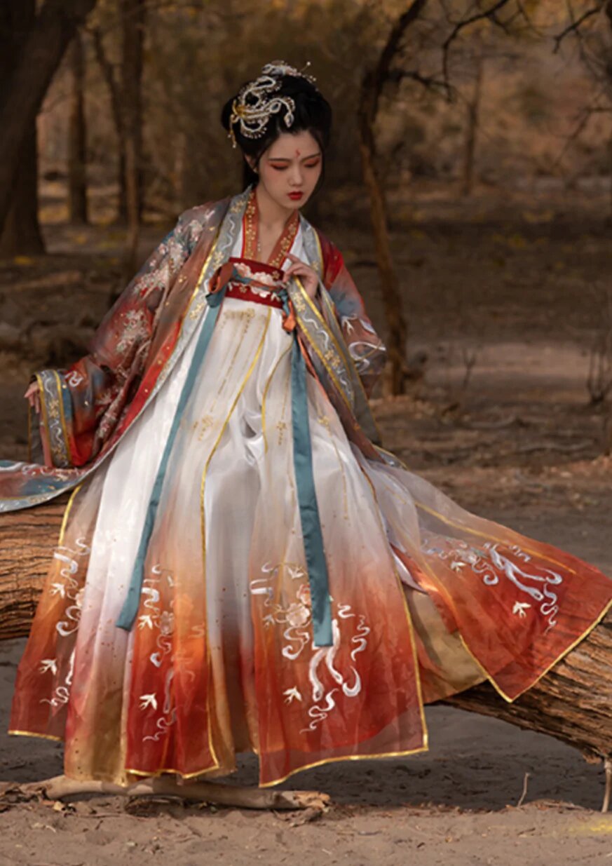The Charm of the Traditional Chinese Hanfu:The Intersection of Collar and Straight-cut Cheongsam The Charm of the Traditional Chinese Hanfu:The Intersection of Collar and Straight-cut Cheongsam