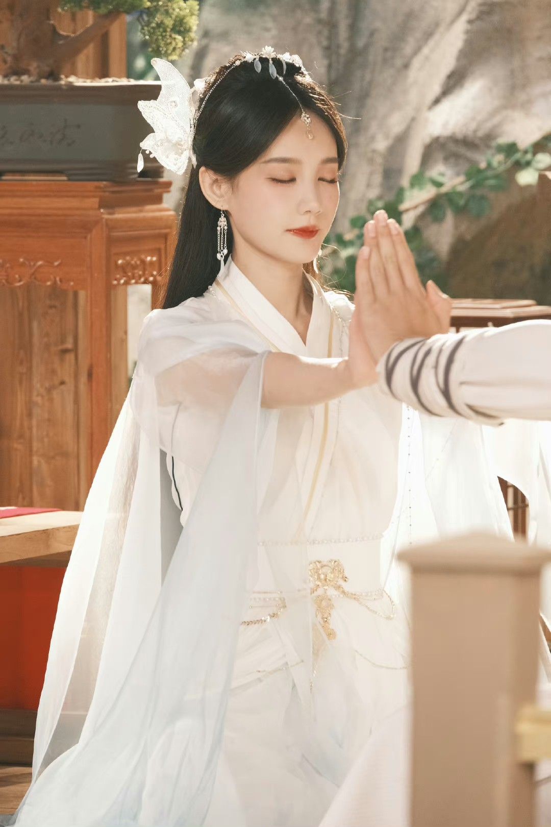 Adult Petite Women Embracing the Beauty of Hanfu Hanfu Fashion for Short Women) Adult Petite Women Embracing the Beauty of Hanfu Hanfu Fashion for Short Women)