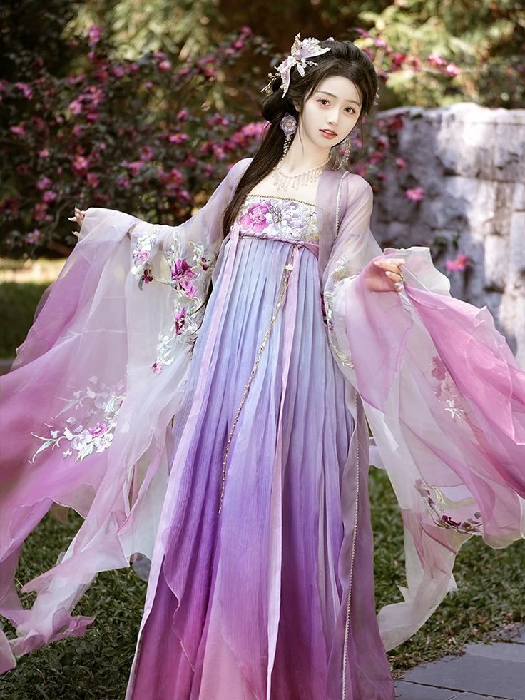 The Revival of Traditional Elegance:The Hanfu Horse-Tail Skirt of Thirteen Surplus The Revival of Traditional Elegance:The Hanfu Horse-Tail Skirt of Thirteen Surplus