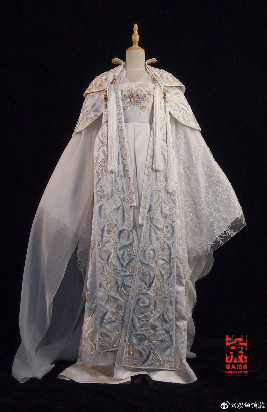 Chinese Traditional Clothing:The Revival of Hanfu in Fashion Chinese Traditional Clothing:The Revival of Hanfu in Fashion