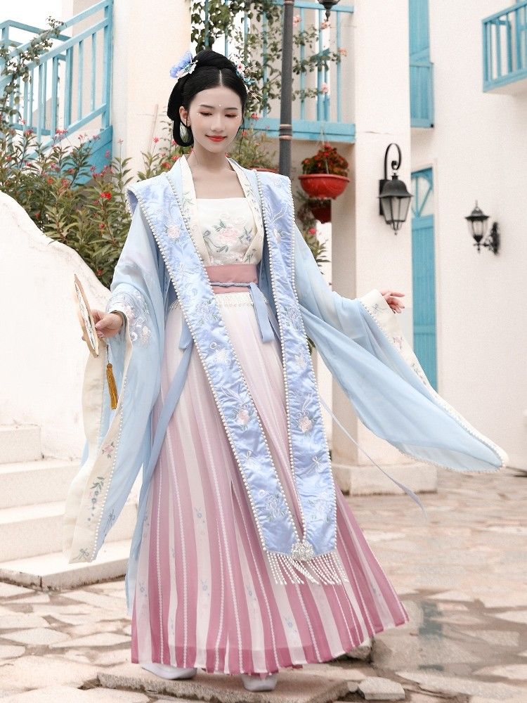 A Summer Fairy Tale in Traditional Chinese Dress:The Story of a Girl in a Hanfu Fairy Skirt A Summer Fairy Tale in Traditional Chinese Dress:The Story of a Girl in a Hanfu Fairy Skirt