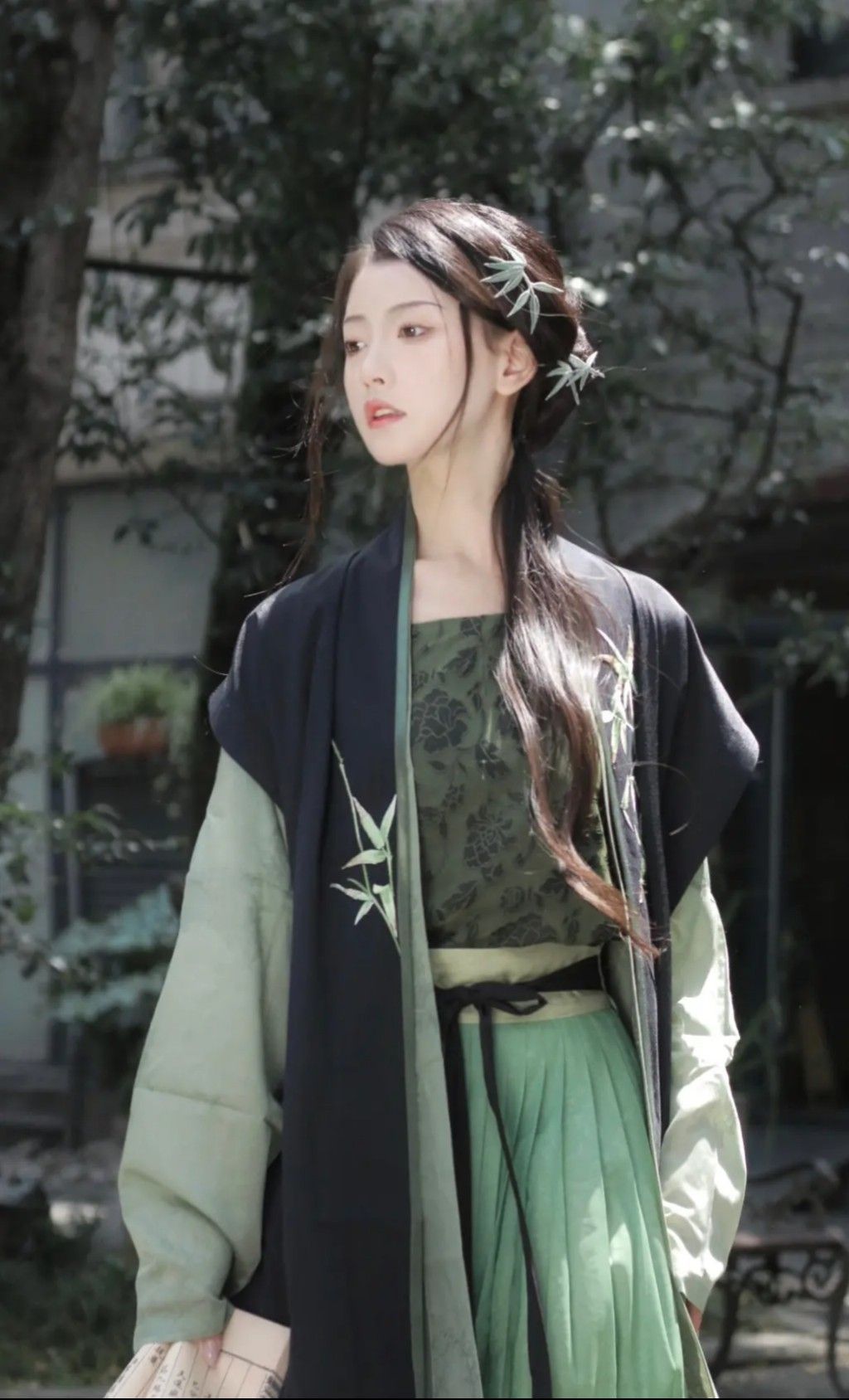 Earrings as an Artful Complement to Cheongsam:Exploring Traditional Chinese Elegance Earrings as an Artful Complement to Cheongsam:Exploring Traditional Chinese Elegance
