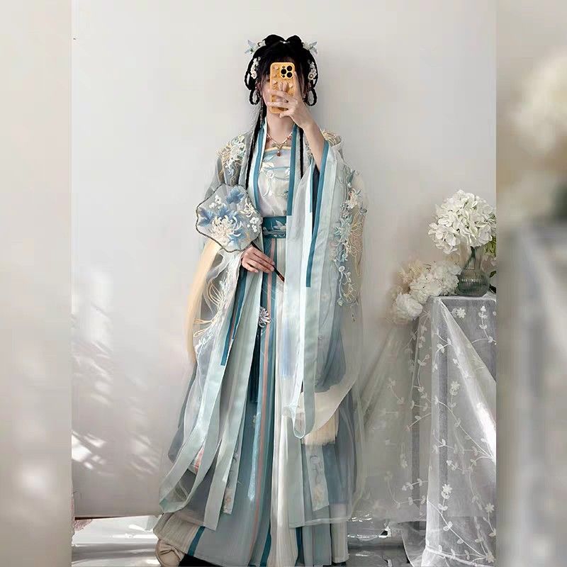 Embracing the Essence of Chinese Heritage:The Rise of National Chic Womens Cheongsam Embracing the Essence of Chinese Heritage:The Rise of National Chic Womens Cheongsam
