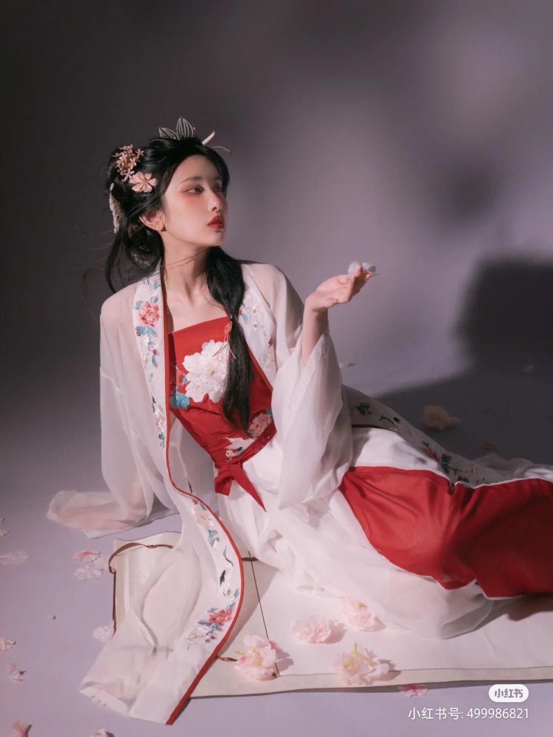 The Heavenly Cloud Silk Horseface Skirt:A Journey into the Essence of Traditional Chinese Fashion The Heavenly Cloud Silk Horseface Skirt:A Journey into the Essence of Traditional Chinese Fashion