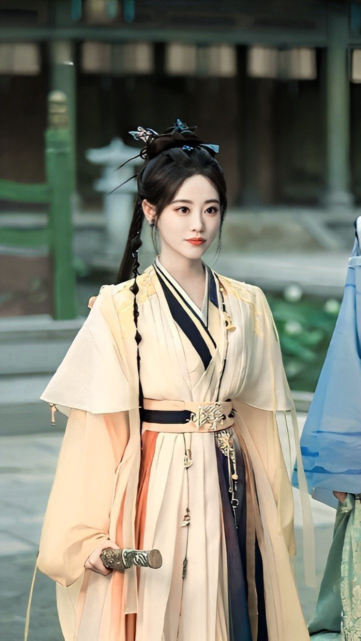Winter Fashion:Styling Hanfu for a Plus-Size Woman to Achieve a Slimming Look Winter Fashion:Styling Hanfu for a Plus-Size Woman to Achieve a Slimming Look