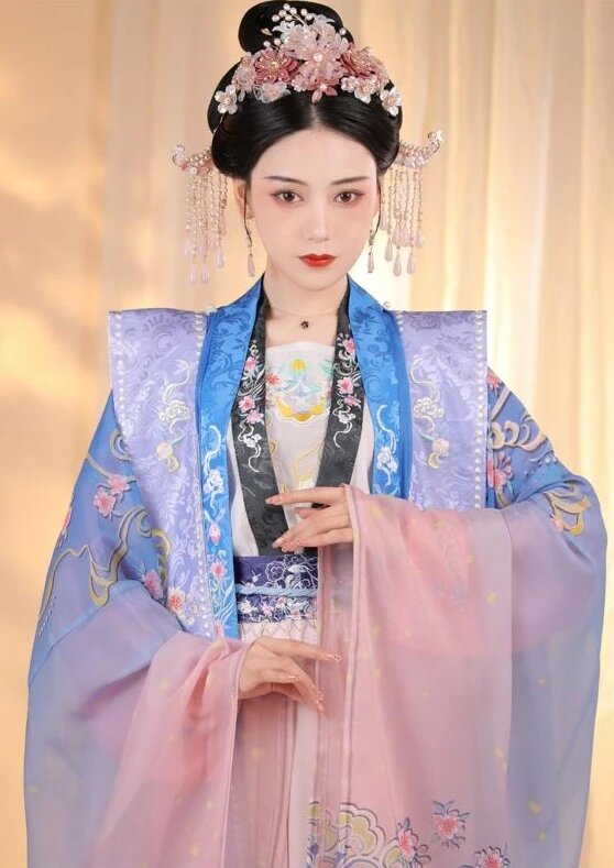 The Splendor of Flower Concubines:Traditional Japanese Kimono and Chinese Hanfu The Splendor of Flower Concubines:Traditional Japanese Kimono and Chinese Hanfu