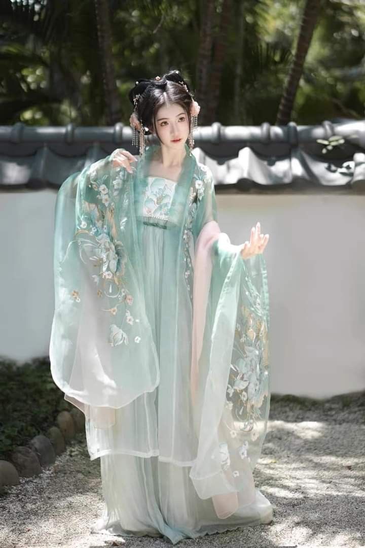 Embracing the Beauty of Plus-Size Women in Cheongsam:A Journey of Appreciation and Acceptance Embracing the Beauty of Plus-Size Women in Cheongsam:A Journey of Appreciation and Acceptance