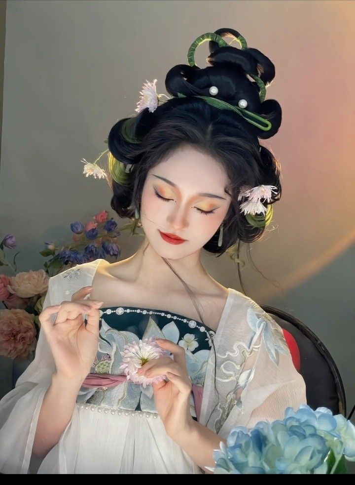 Elegance in Silk:The Allure of Authentic Mulberry Silk Cheongsam Elegance in Silk:The Allure of Authentic Mulberry Silk Cheongsam