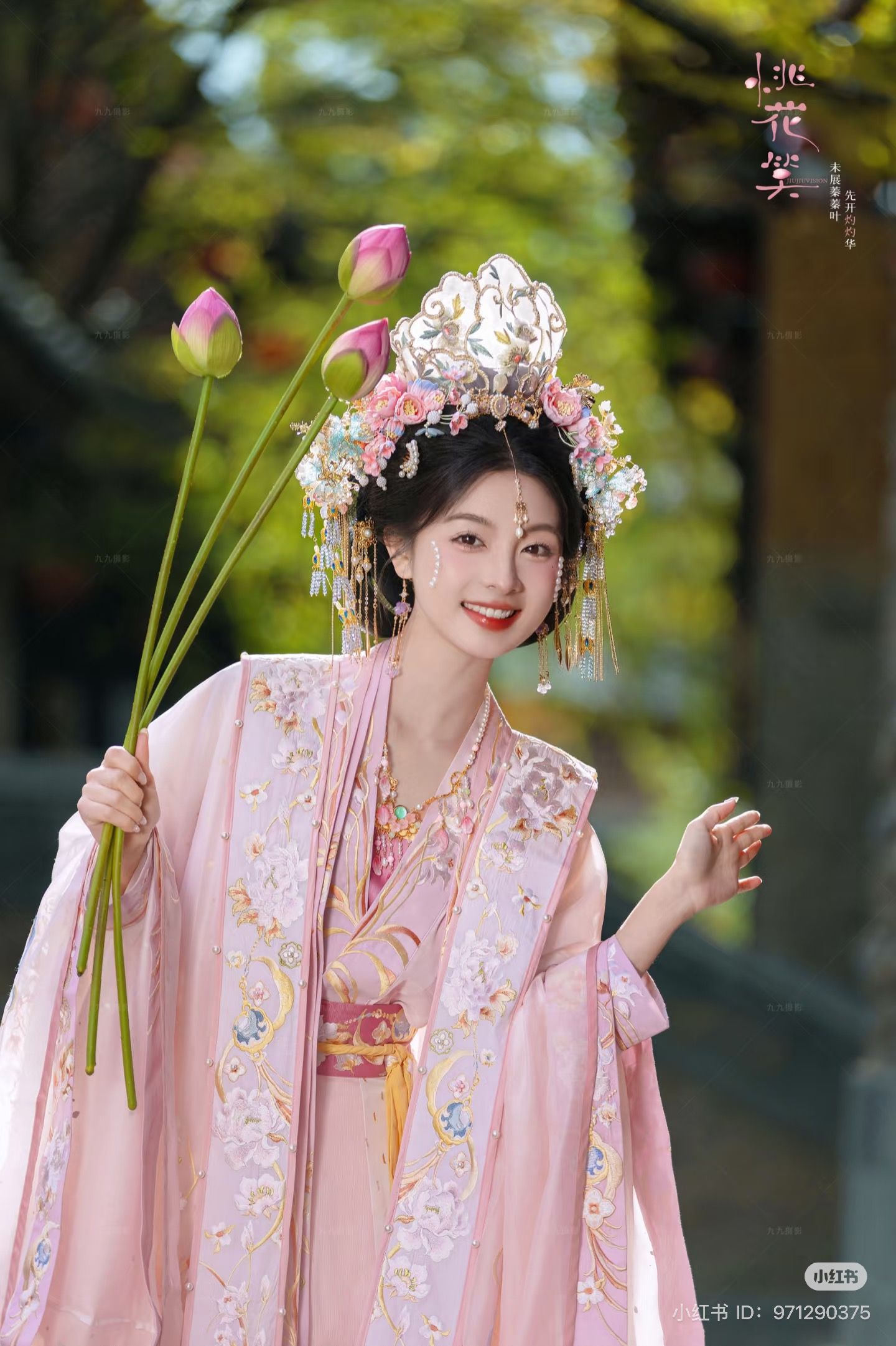 The Blue Hanfu Student:Unveiling the Elegance of a Blue-Clad Young Lady The Blue Hanfu Student:Unveiling the Elegance of a Blue-Clad Young Lady