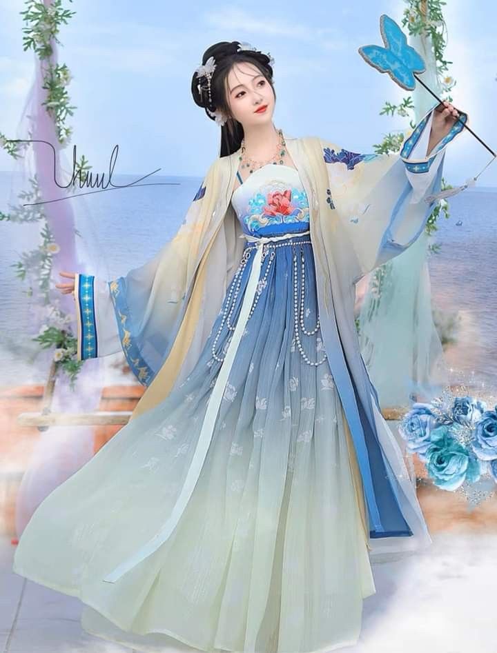 Strawberry Rabbit in Traditional Chinese Hanfu Fashion:A Cultural Fusion ofCute and Elegance Strawberry Rabbit in Traditional Chinese Hanfu Fashion:A Cultural Fusion ofCute and Elegance