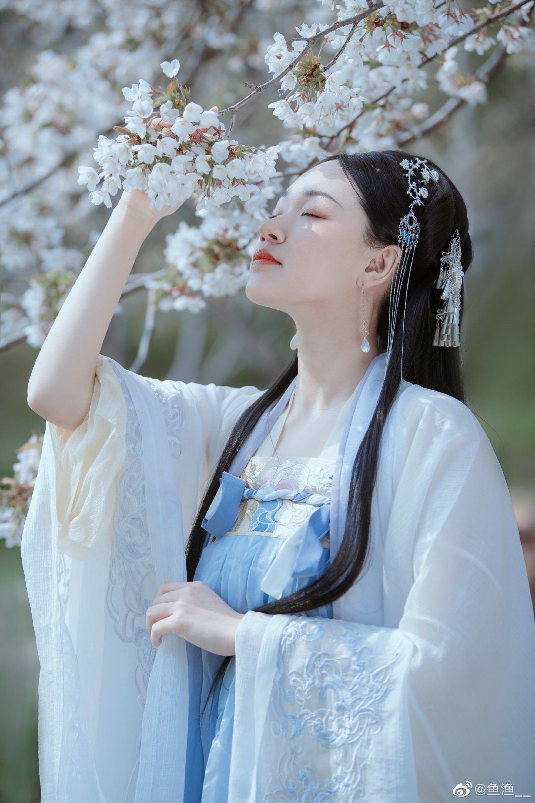 Traditional Chinese Elegance:The Charm of Tang-Style Skirts with Chinese-Inspired Patterns Traditional Chinese Elegance:The Charm of Tang-Style Skirts with Chinese-Inspired Patterns