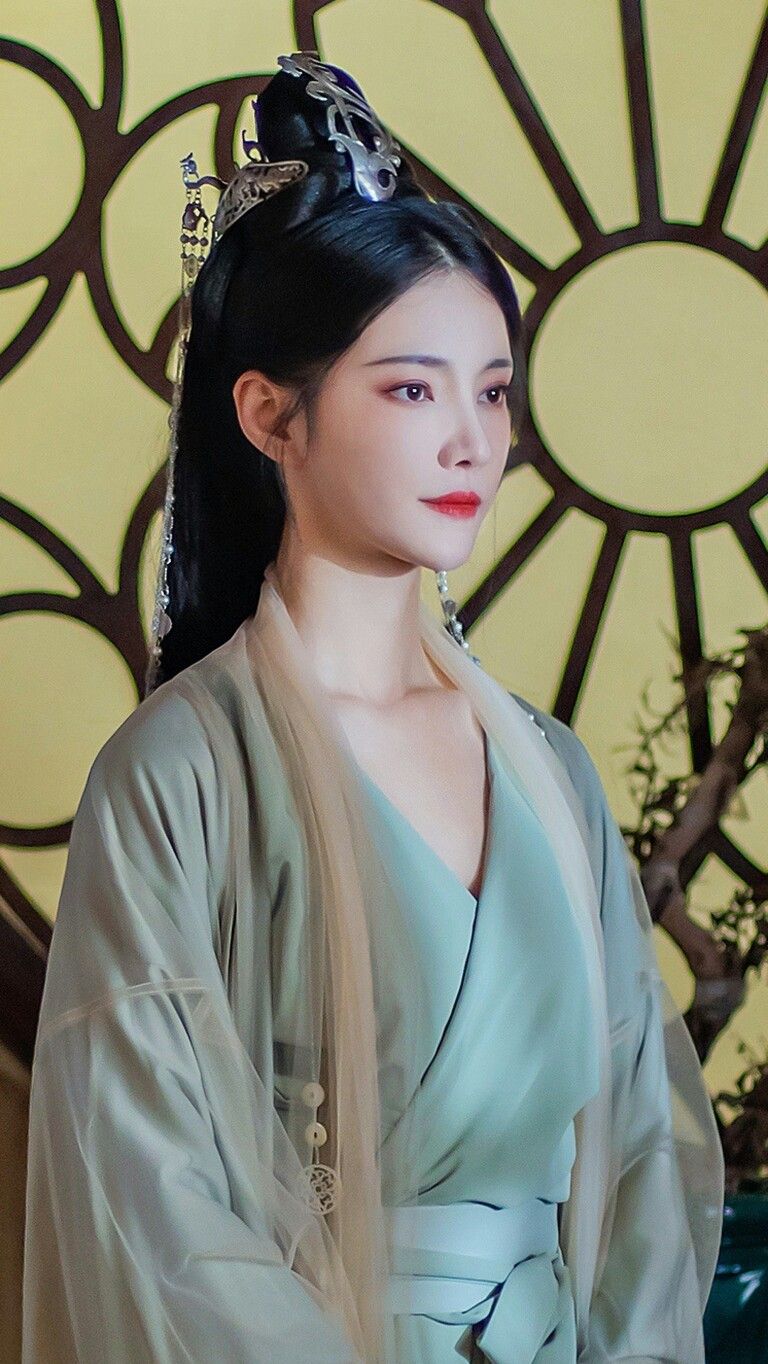 Embracing the Elegance of Cheongsam Women:Tips for a Slimming Look Embracing the Elegance of Cheongsam Women:Tips for a Slimming Look