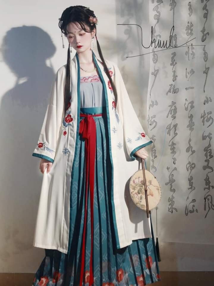 Red Cheongsam Accessories:Embracing the Elegance of Headwear and Ear Jewelry Red Cheongsam Accessories:Embracing the Elegance of Headwear and Ear Jewelry