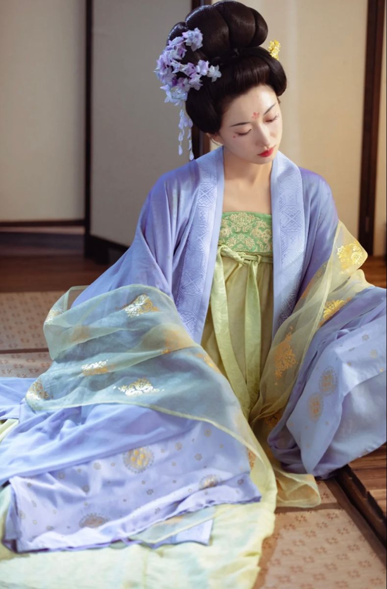 Low-cut Cheongsam Skirt with Cotton and Linen Fabric Low-cut Cheongsam Skirt with Cotton and Linen Fabric