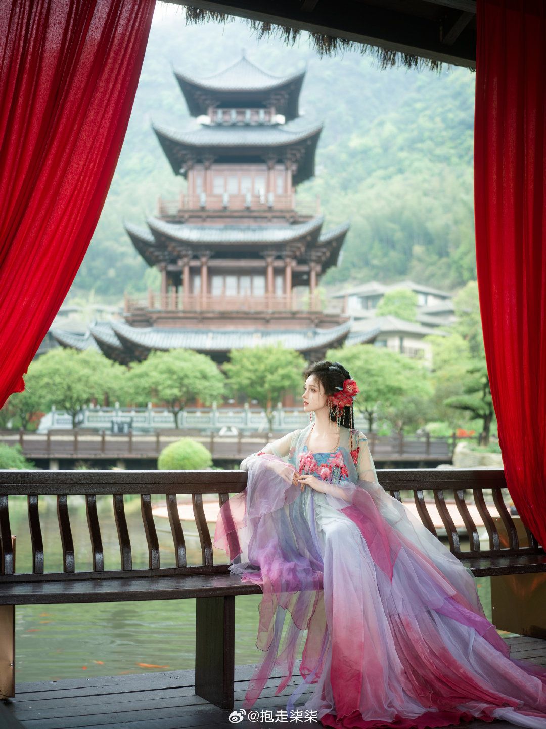 The Elegance of Cheongsam:Pairing with the Perfect Jacket