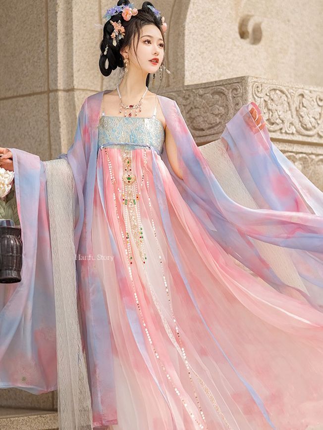 Libras Elegance in Traditional Chinese Clothing:The Hanfu Journey Libras Elegance in Traditional Chinese Clothing:The Hanfu Journey